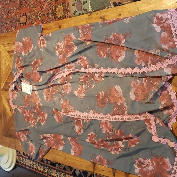 LuLaRoe Tops - Lularoe xl Chloe Cover up